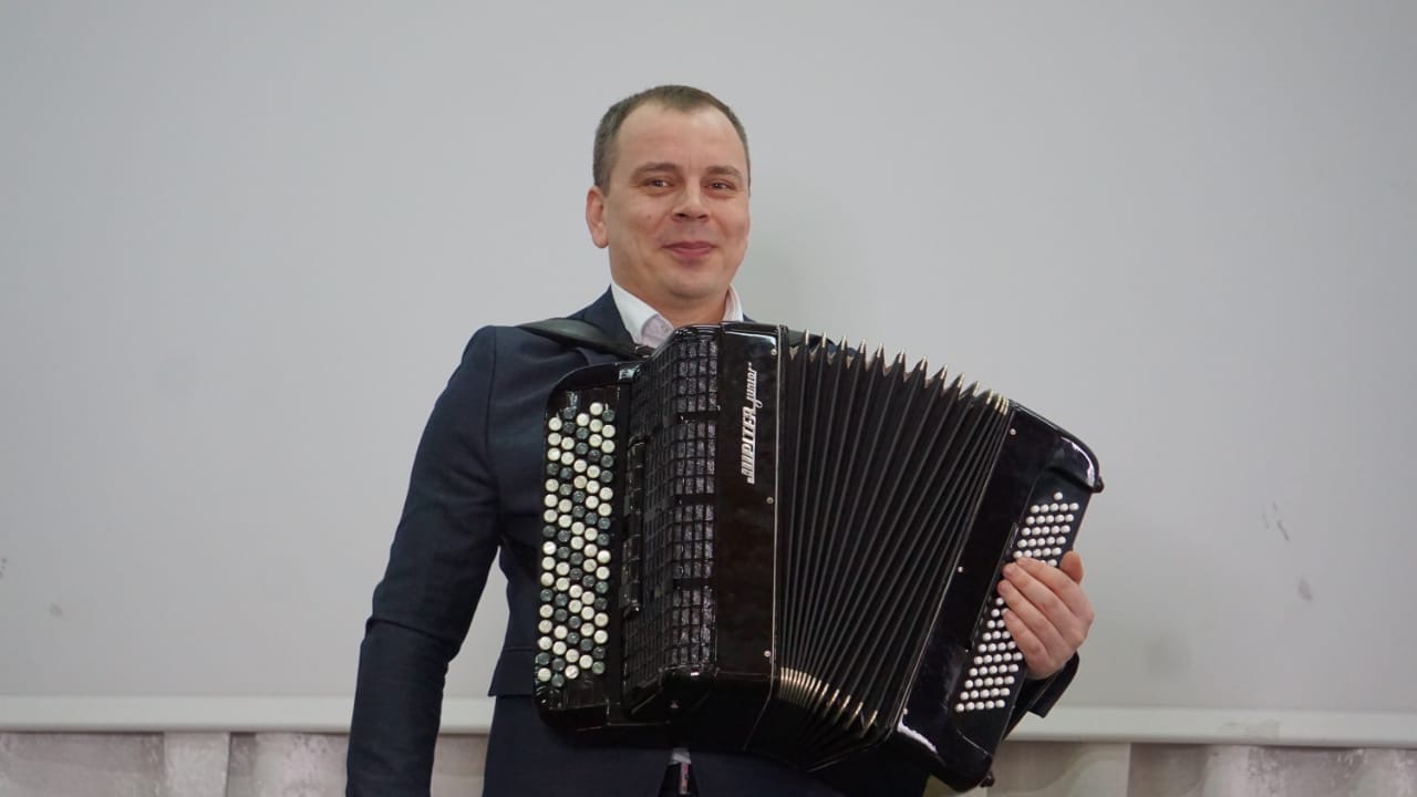 Нияз Сафиуллин. Фото җырчының ВК сәхифәсеннән