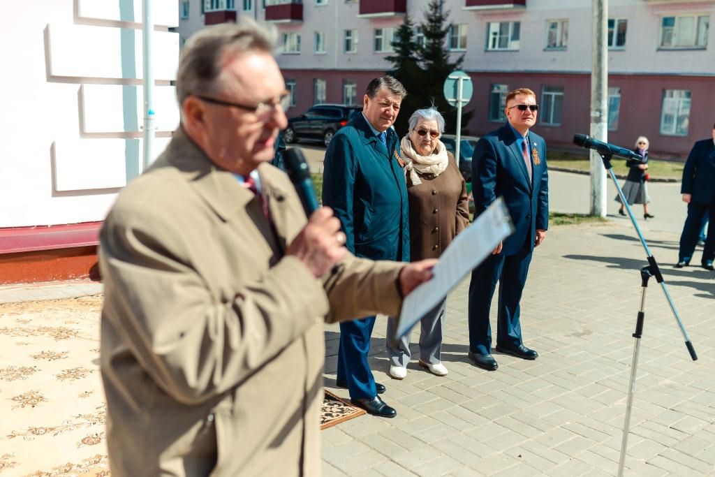 POZIS увековечил память бывшего генерального директора завода В.Г. Прохоренко