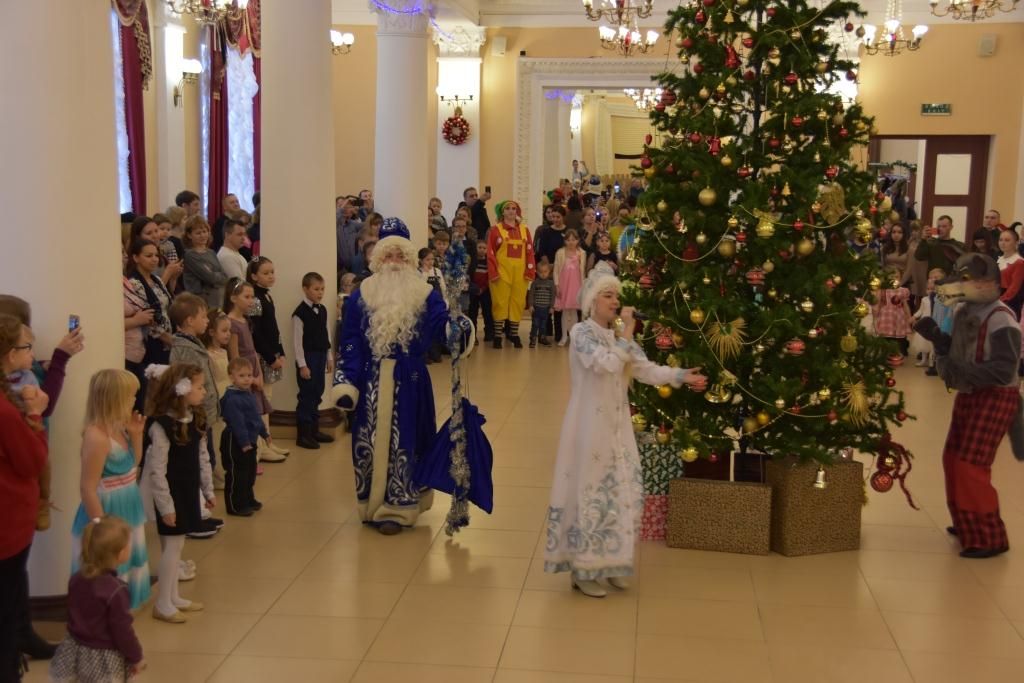 2600 детей работников POZIS получили новогодние подарки от компании