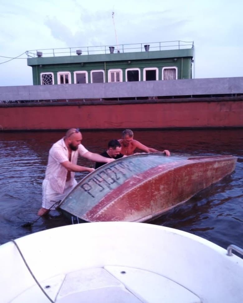 Яшел Үзән районында ГИМС штаттан тыш хезмәткәре баткан суднодан пассажирларны коткарган