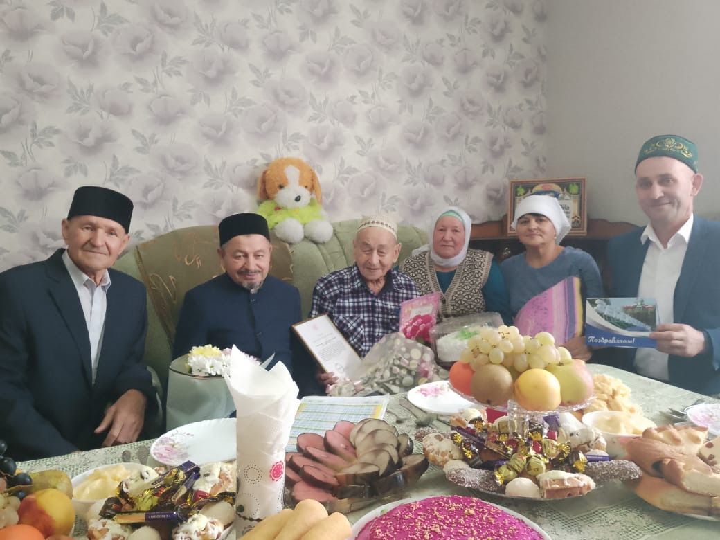 Госман Кәрим улы Сәлахов 90 яшьлеген каршы алды