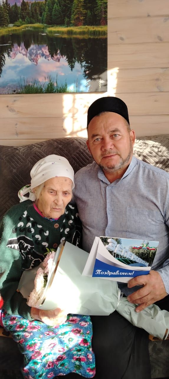 Гөлзарифә апа Җамалиева 95 яшьлеген каршы алды