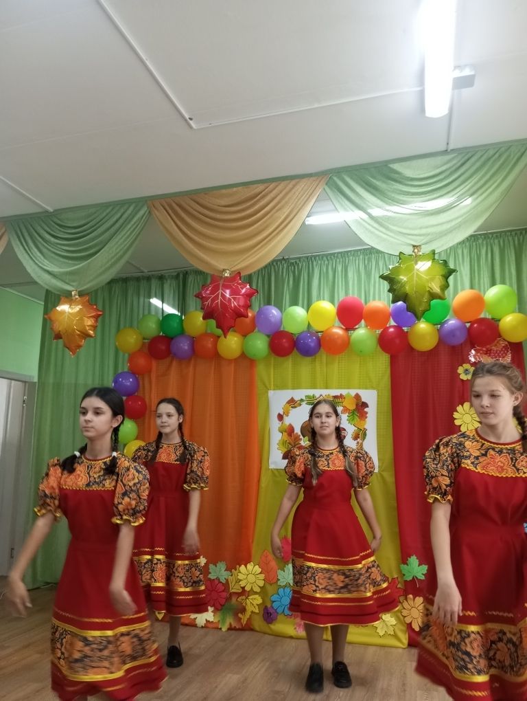 Бишнә мәктәбендә Өлкәннәр көненә багышланган бәйрәм узган