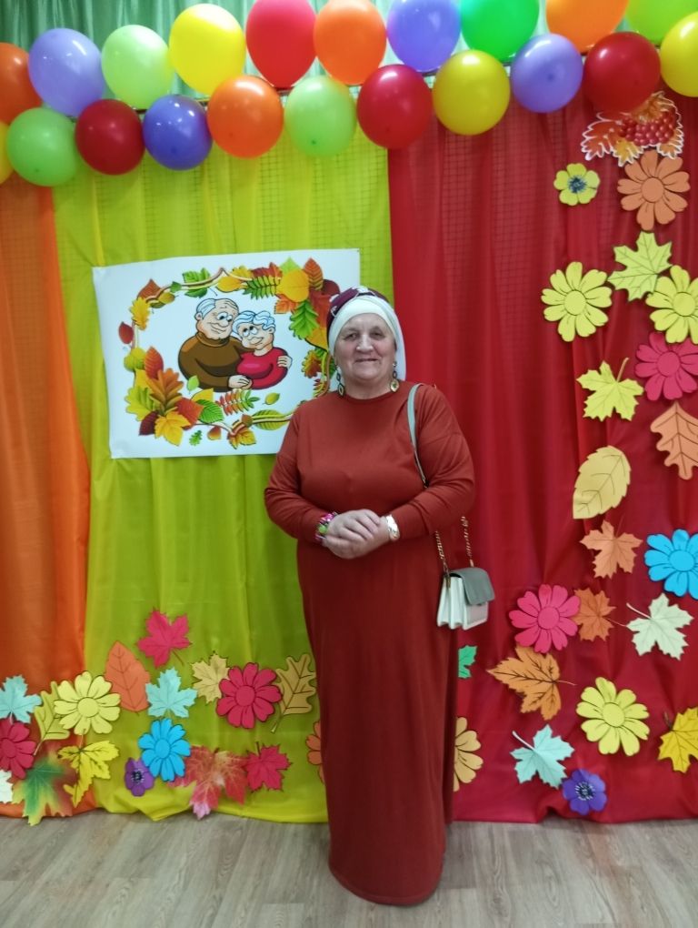 Бишнә мәктәбендә Өлкәннәр көненә багышланган бәйрәм узган