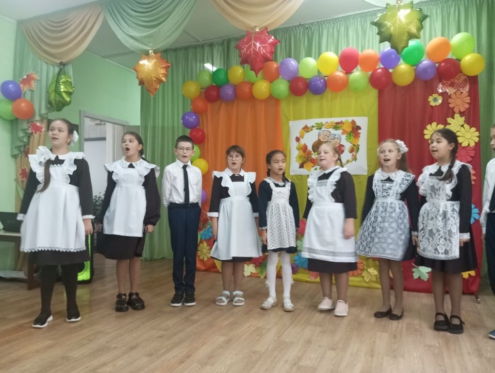 Бишнә мәктәбендә Өлкәннәр көненә багышланган бәйрәм узган