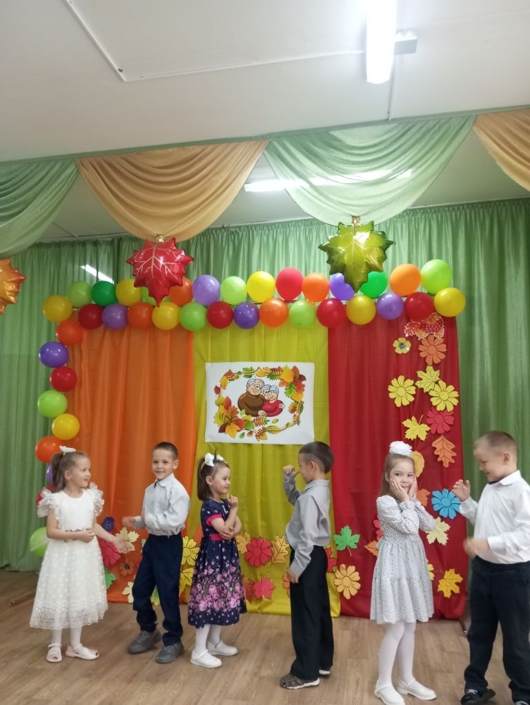 Бишнә мәктәбендә Өлкәннәр көненә багышланган бәйрәм узган