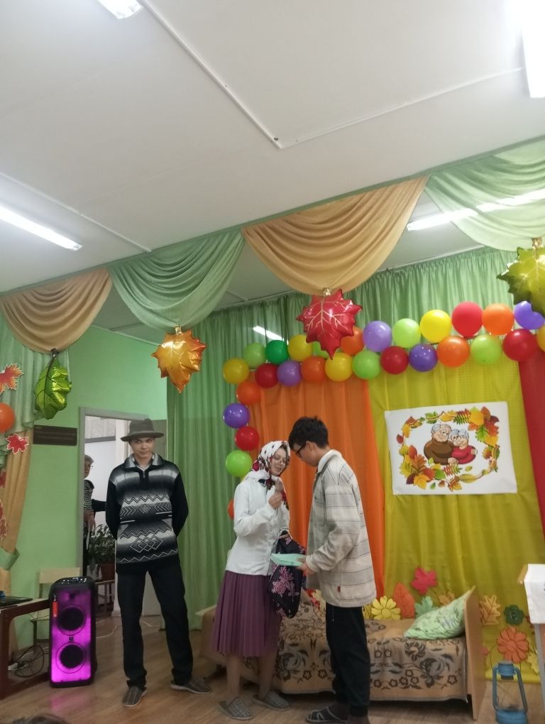 Бишнә мәктәбендә Өлкәннәр көненә багышланган бәйрәм узган