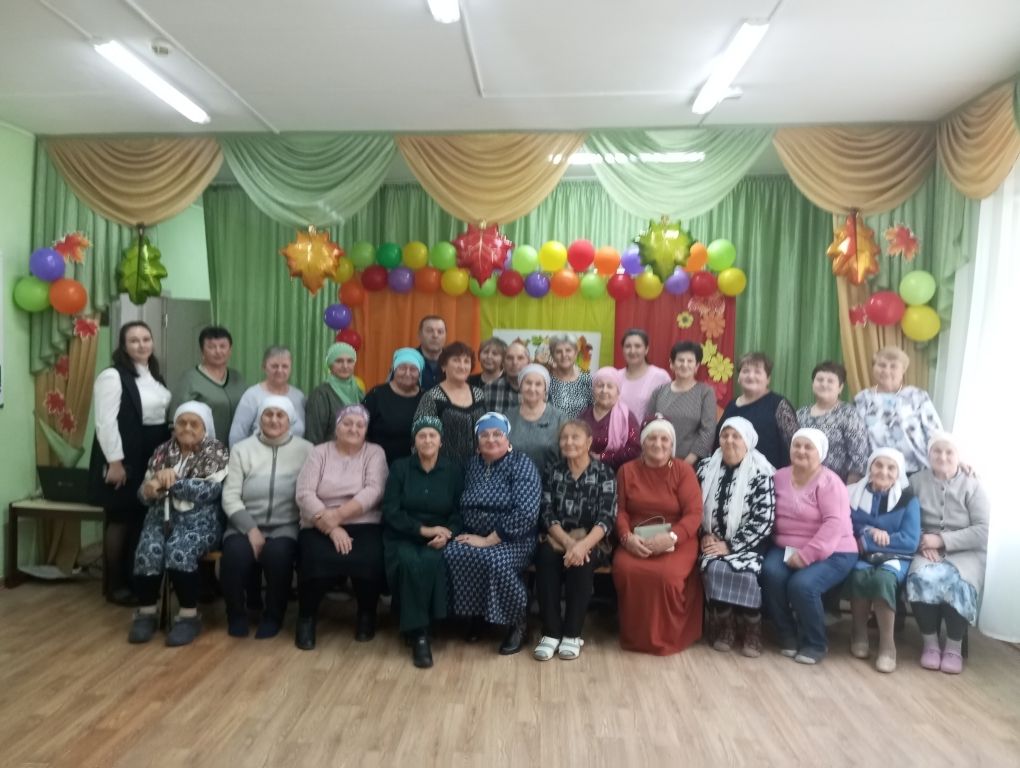 Бишнә мәктәбендә Өлкәннәр көненә багышланган бәйрәм узган