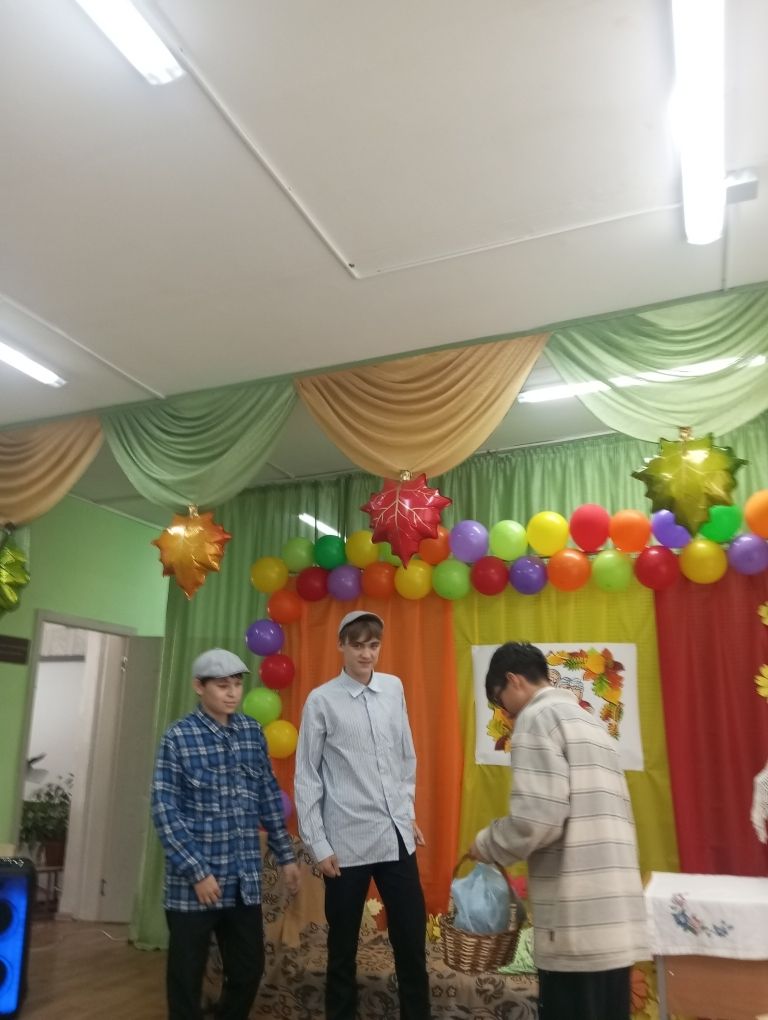 Бишнә мәктәбендә Өлкәннәр көненә багышланган бәйрәм узган