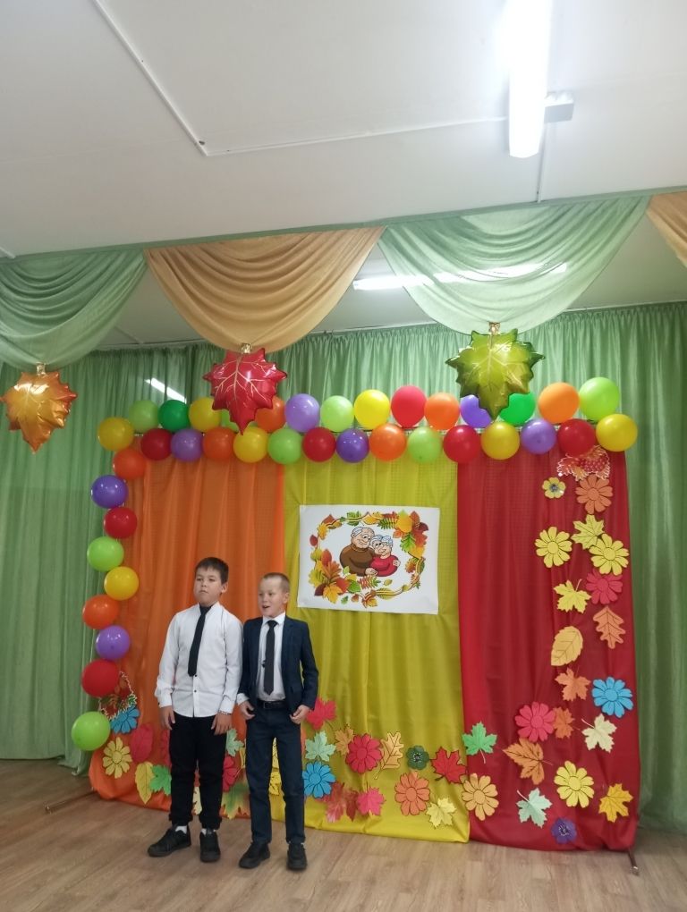 Бишнә мәктәбендә Өлкәннәр көненә багышланган бәйрәм узган