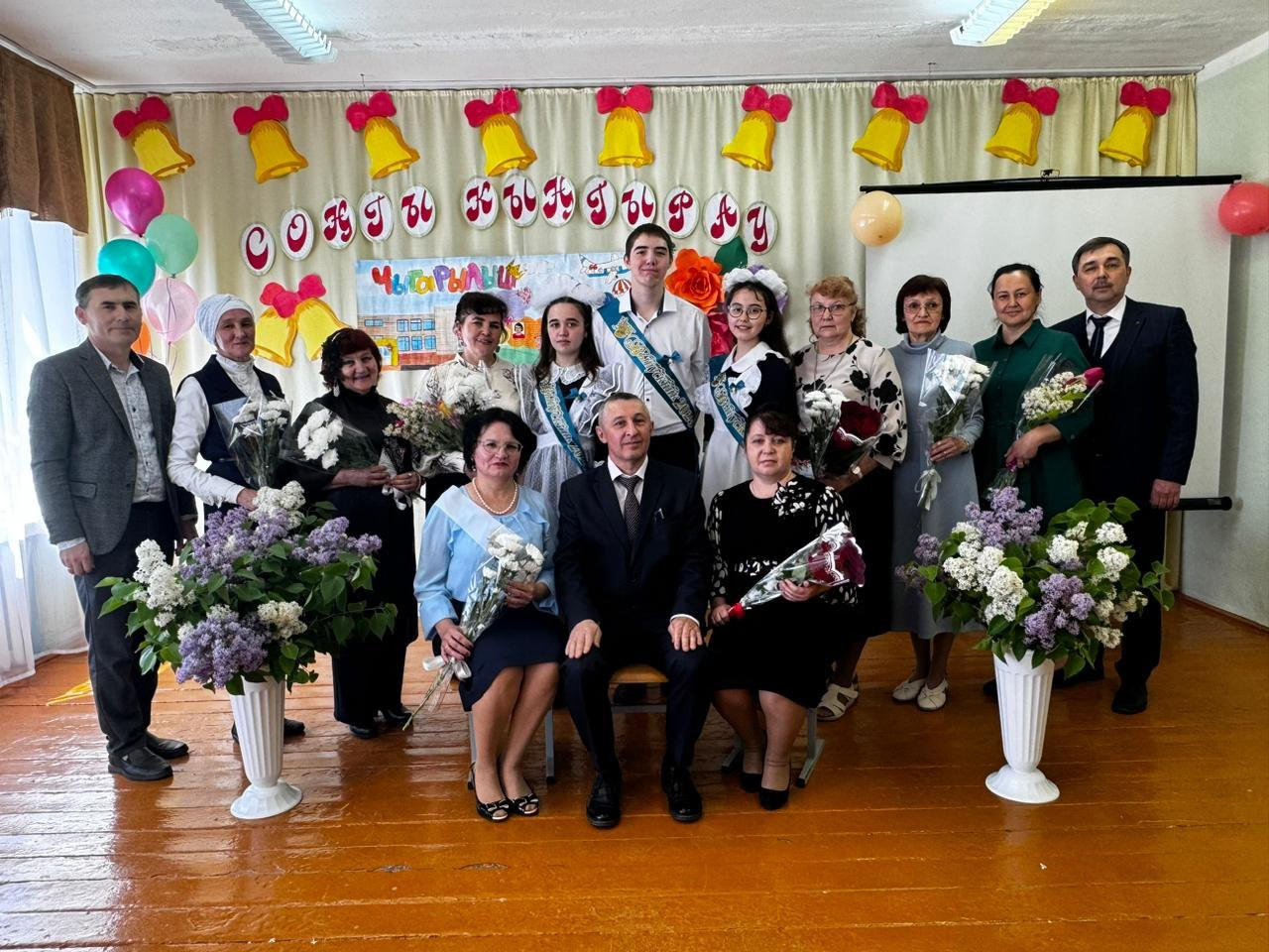 Яшел Үзән районы Ачасыр авылы мәктәбе 3 укучысын мөстәкыйль тормыш юлына озатты