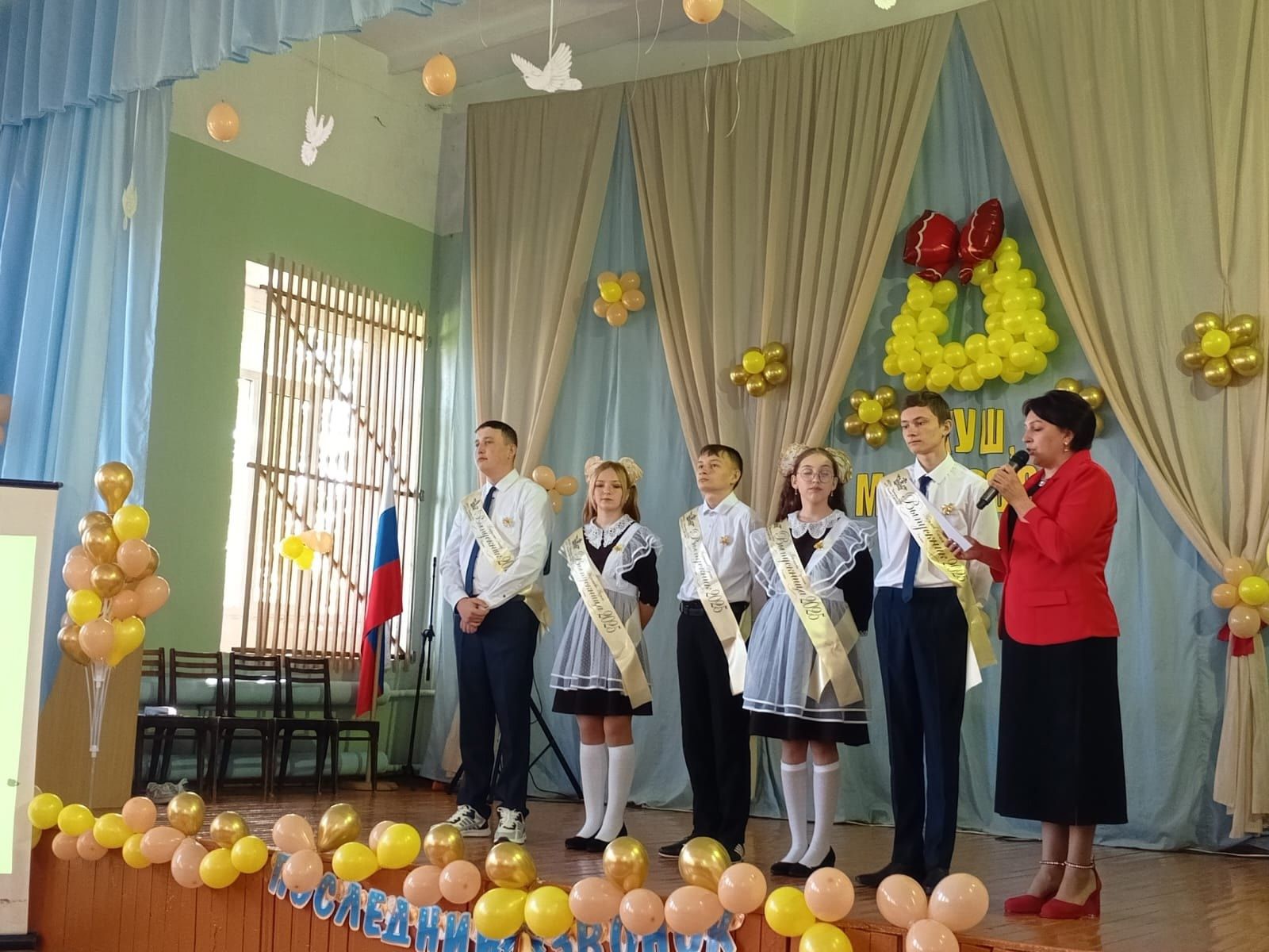 Яшел Үзән районы Акъегет авылы чыгарылыш сыйныф укучыларына Рәхмәт хаты һәм истәлекле бүләкләр тапшырдылар