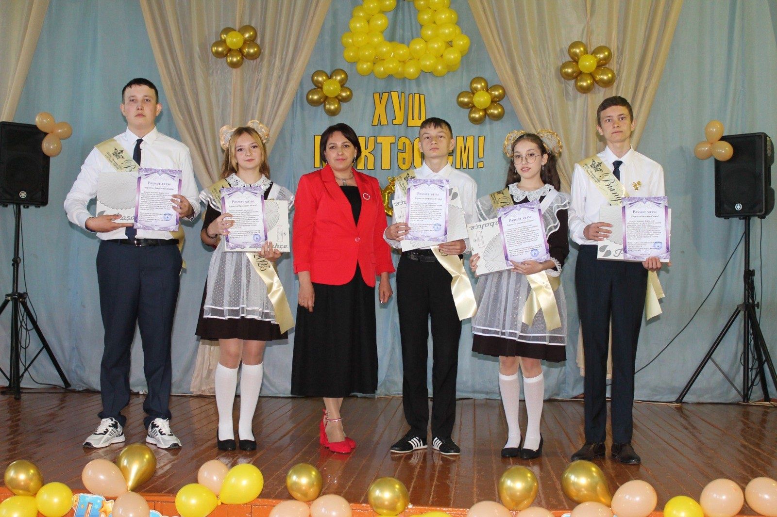 Яшел Үзән районы Акъегет авылы чыгарылыш сыйныф укучыларына Рәхмәт хаты һәм истәлекле бүләкләр тапшырдылар