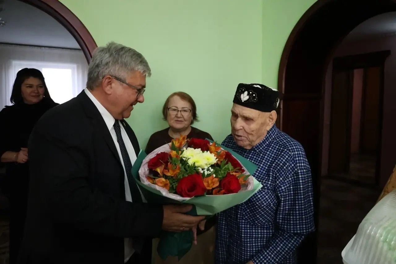 Бөек Ватан сугышы ветераны - Әхәт Тахият улы Латыйповка 102 яшь тулды