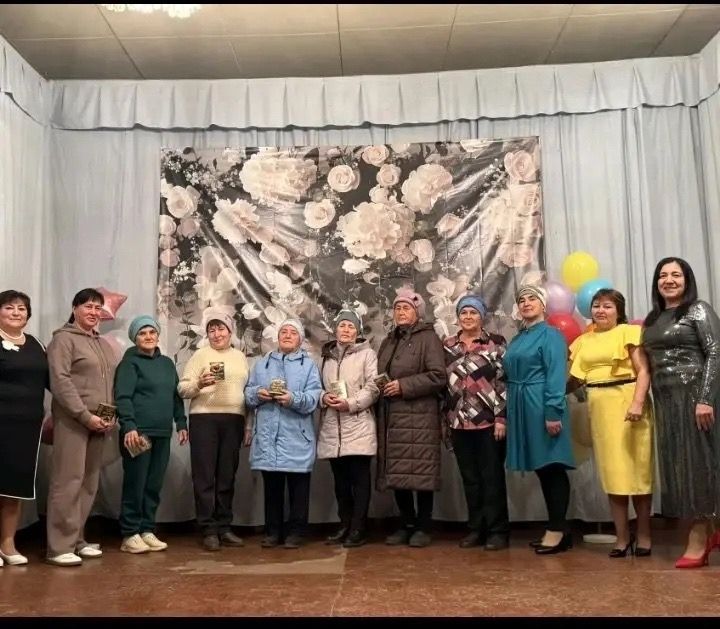 Тау Илендә «Көзләр ямьле сезнең белән» исемле бәйрәм концерты узды