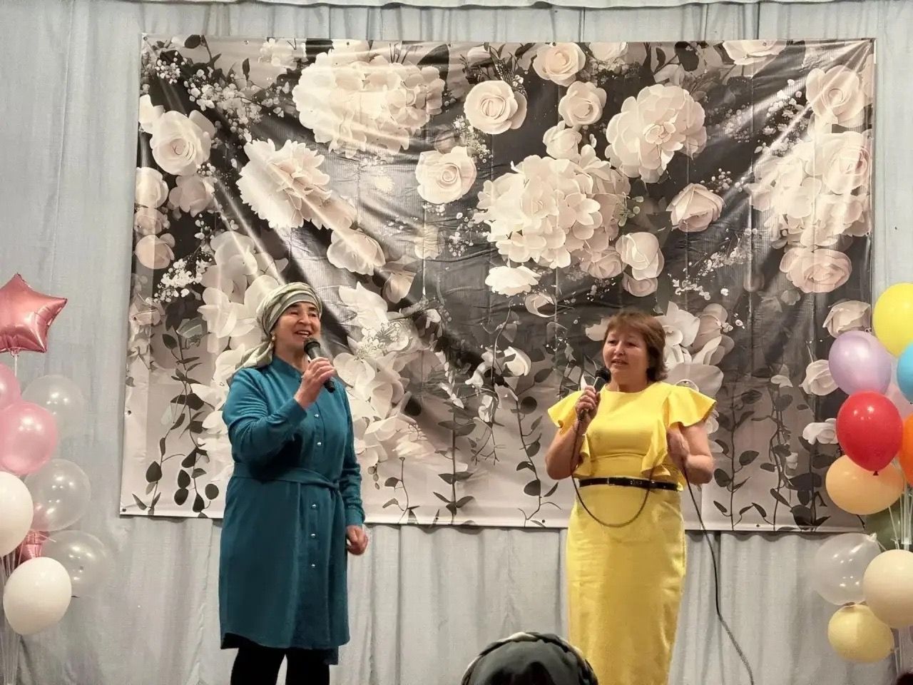 Тау Илендә «Көзләр ямьле сезнең белән» исемле бәйрәм концерты узды