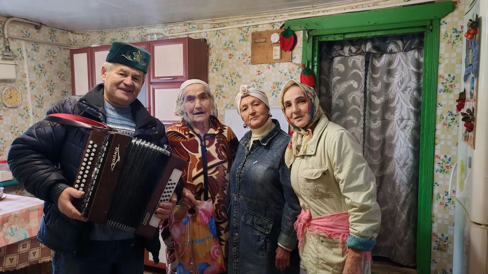 Олы Шырдан авылында кадерле өлкәннәребезне бәйрәм белән котладылар