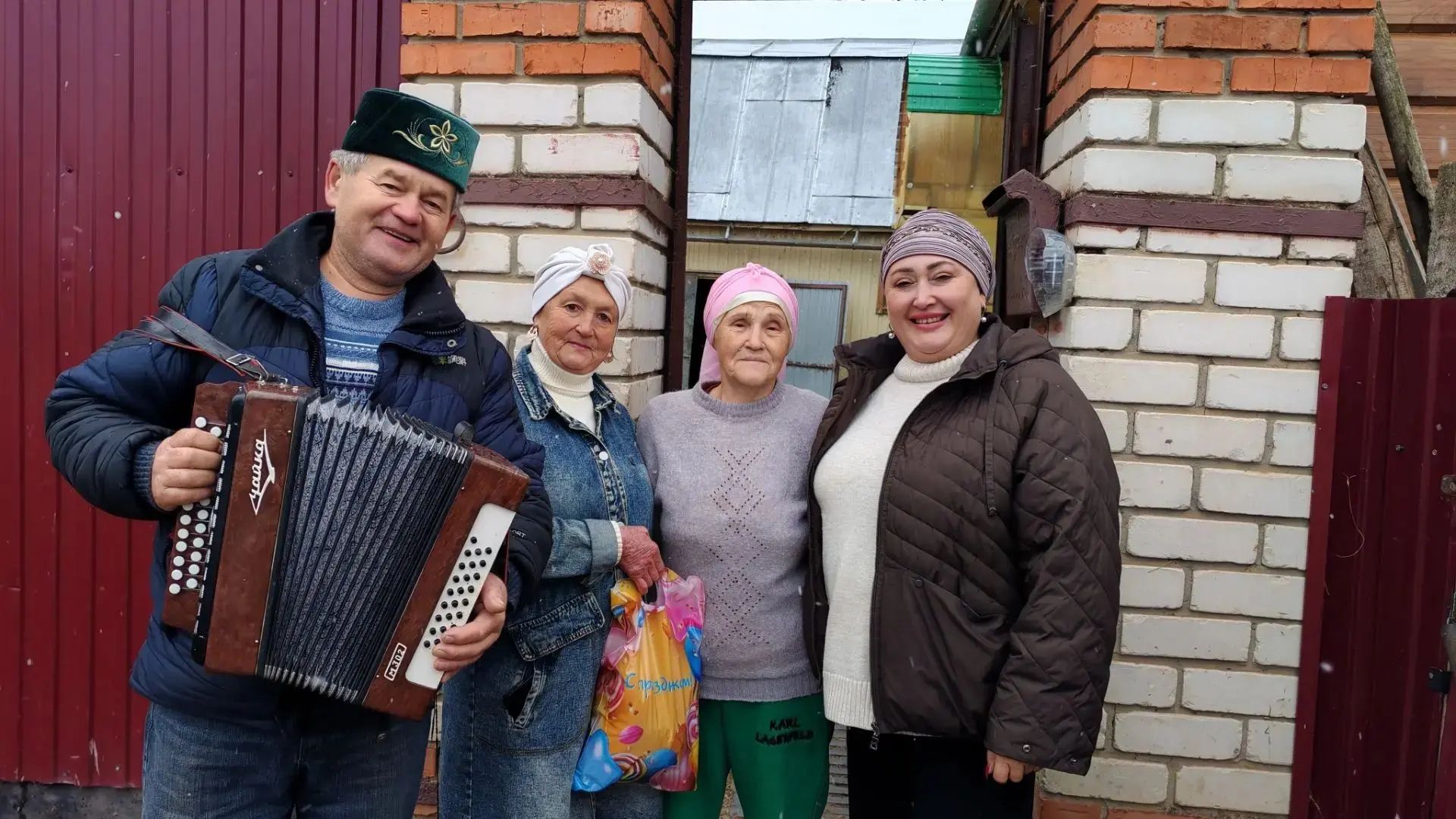 Олы Шырдан авылында кадерле өлкәннәребезне бәйрәм белән котладылар