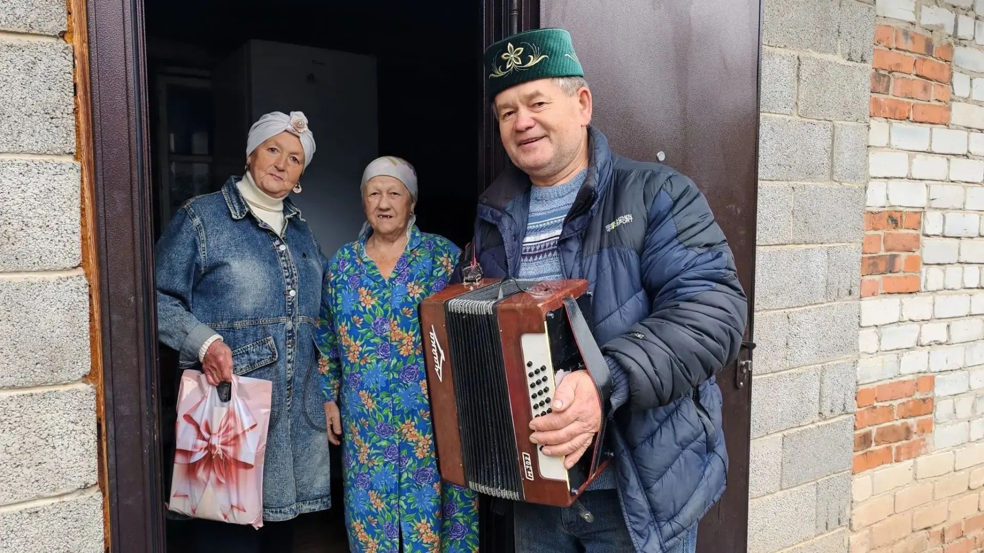 Олы Шырдан авылында кадерле өлкәннәребезне бәйрәм белән котладылар