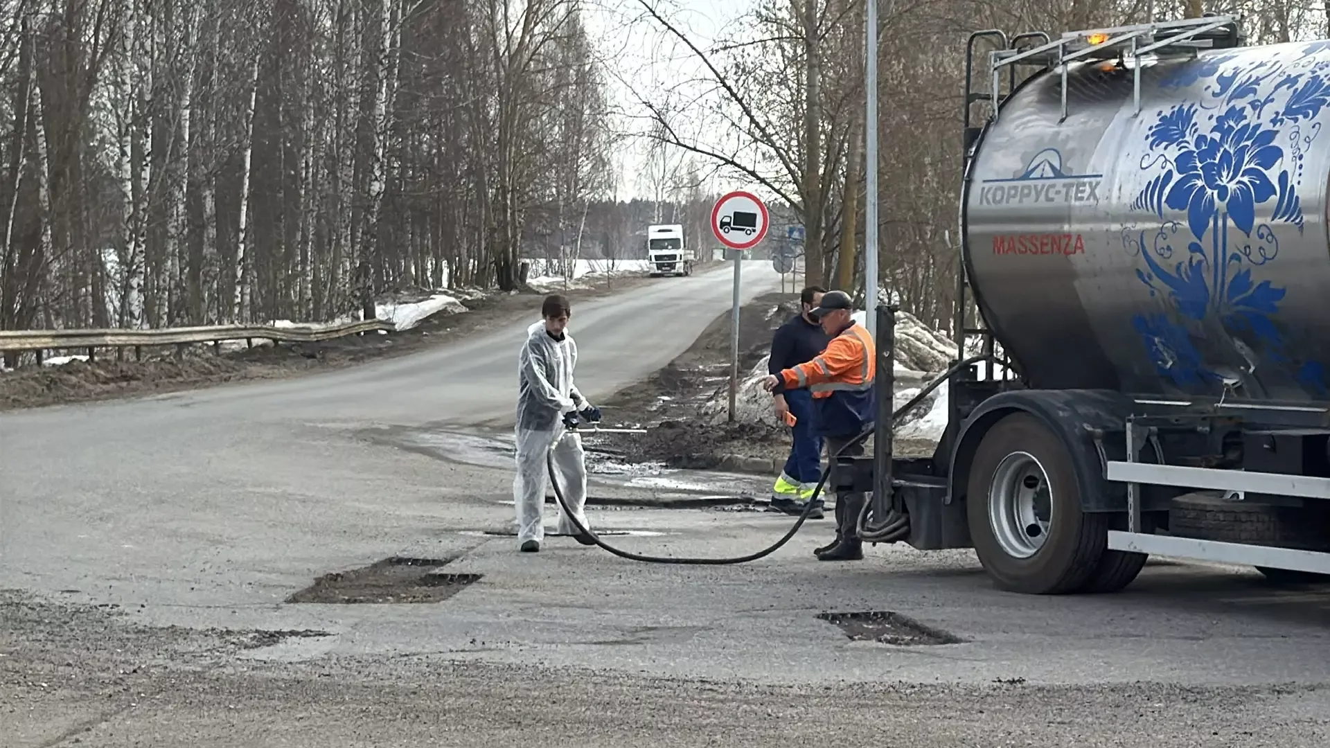 Яшел Үзәндә юлдагы чокырларны ямау эшләре башланды