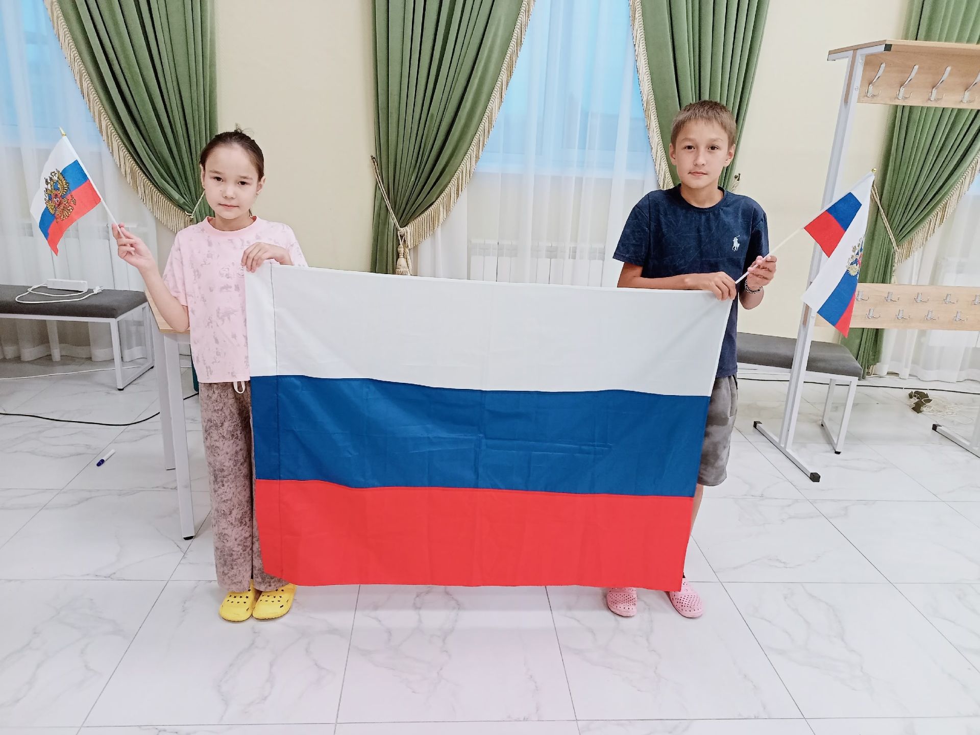 Олы Ачасырда «Россия флагы — бөек байрак» дип исемләнгән танып-белү сәгате үткәрелде