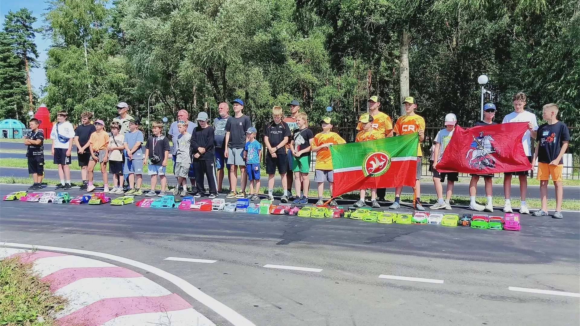 Яшел Үзән геройлары Мактау пьедесталында