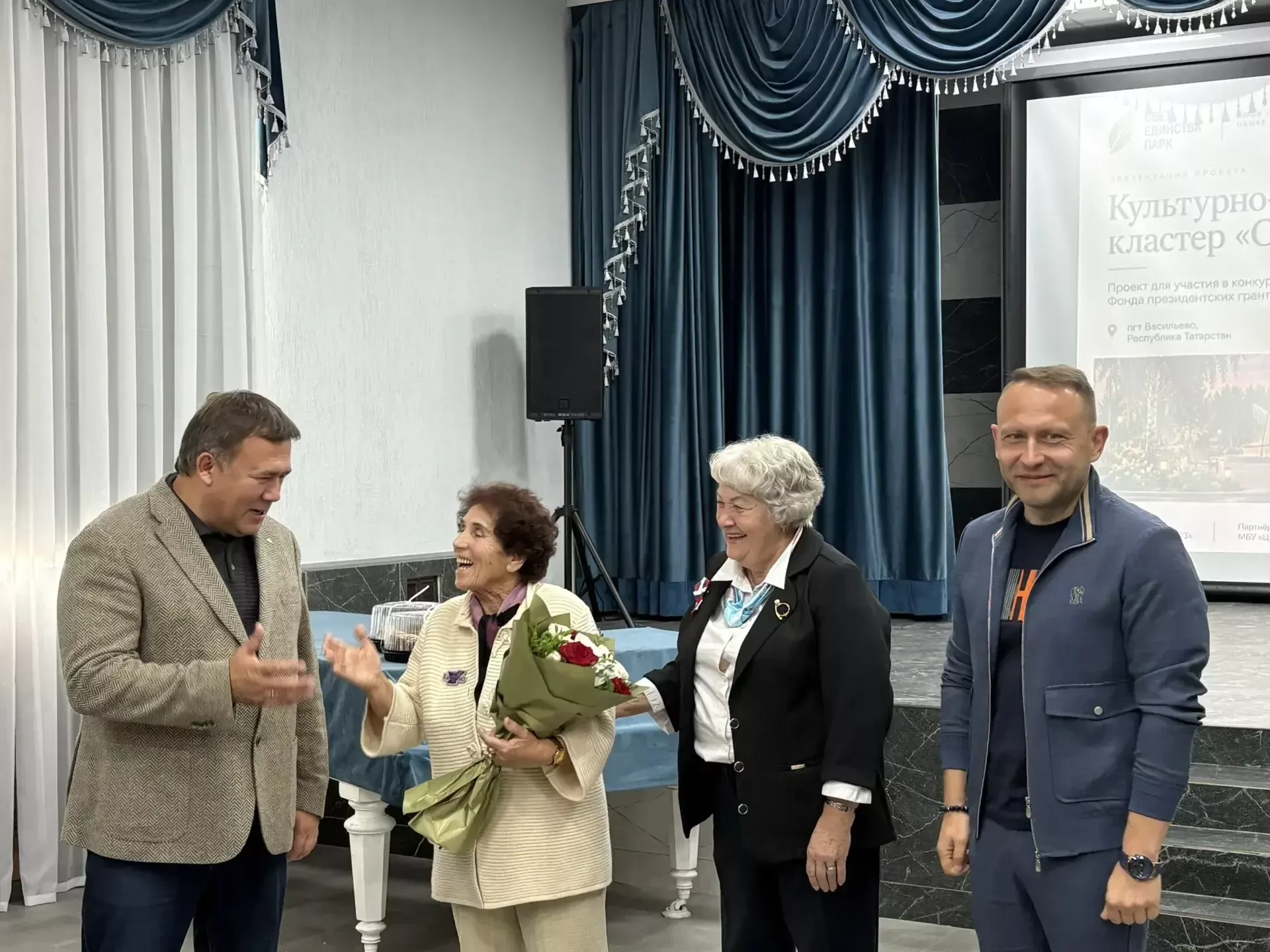 Васильево бистәсендә «Бердәмлек» штабы волонтёрларына бүләкләр тапшырдылар