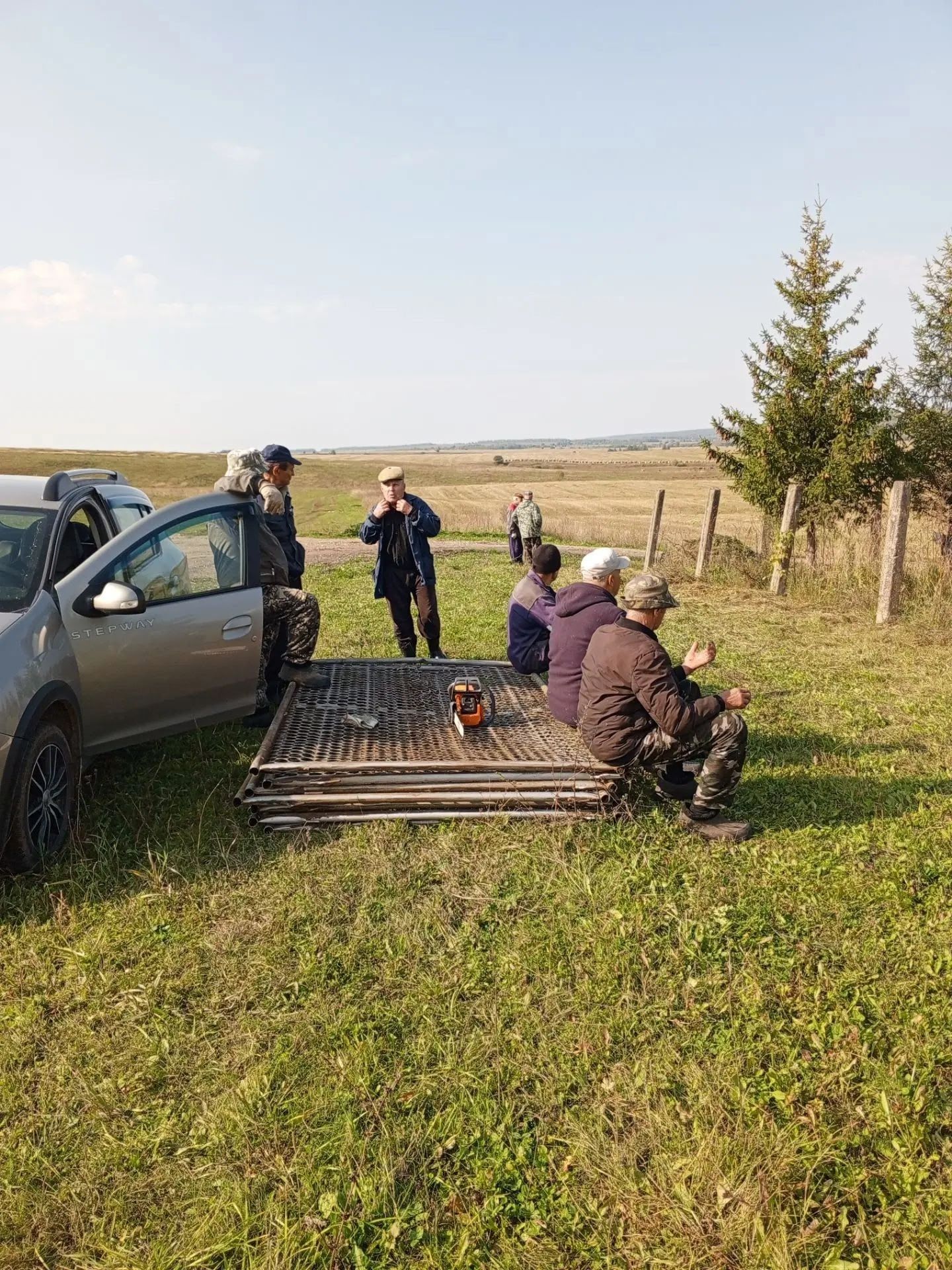 Олы Шырдан авылы активистлары зиратта көзге өмәгә җыелды