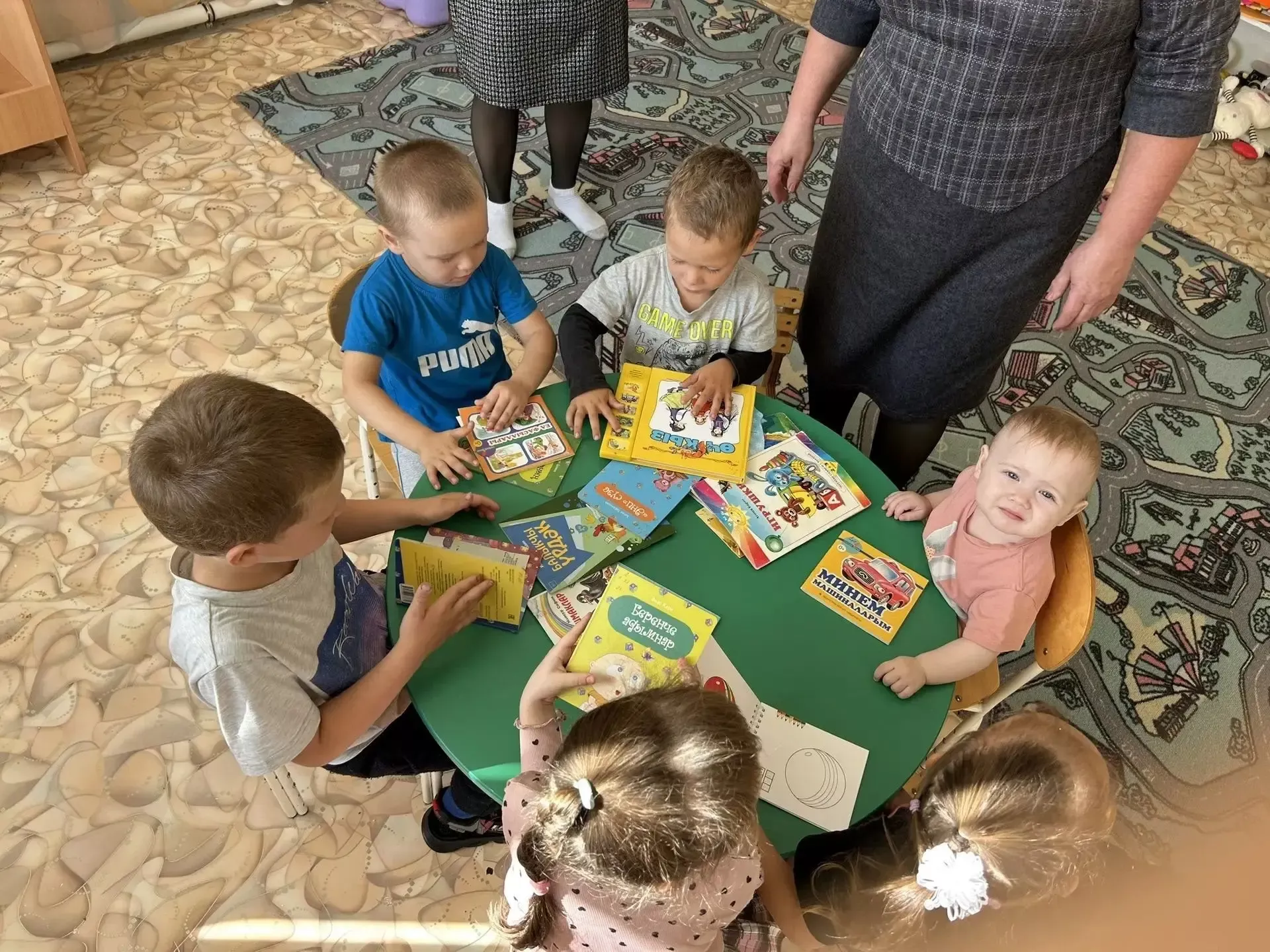 Тәрбиячеләр көне белән!