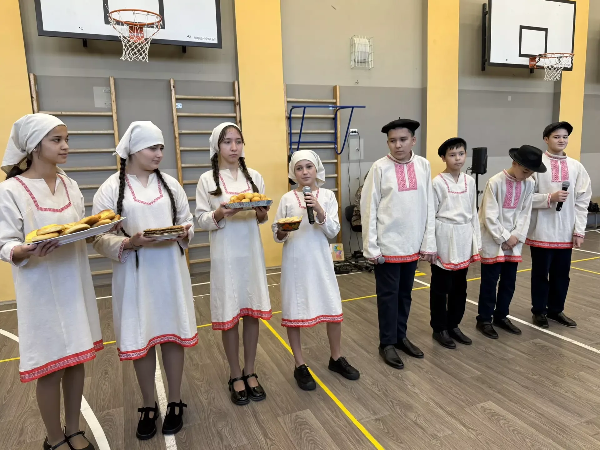 5нче гимназиядә Халыклар бердәмлеге көненә багышланган "Россия халыклары" темасына көзге бал