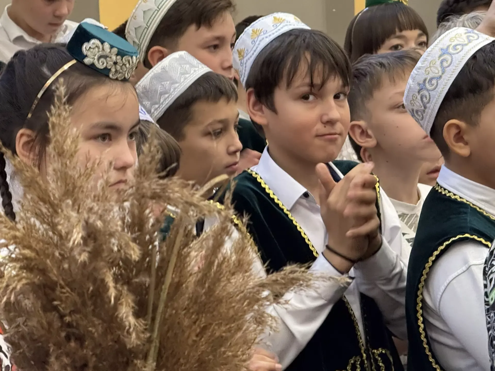 5нче гимназиядә Халыклар бердәмлеге көненә багышланган "Россия халыклары" темасына көзге бал