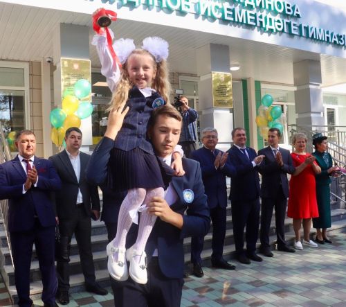 Михаил Афанасьев Белем көненә багышланган тантаналы линейкаларда катнашты