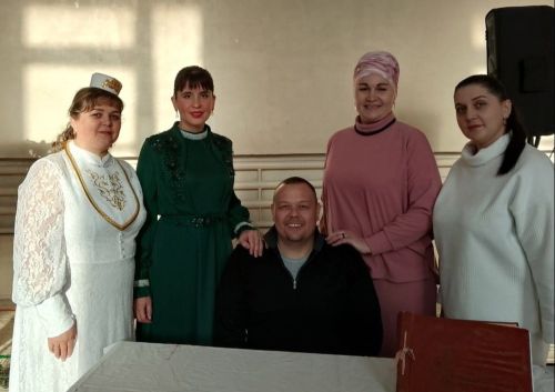 Яшел Үзән Норлат халык фронтының «Өмет» волонтерлар штабында концерт оештырганнар