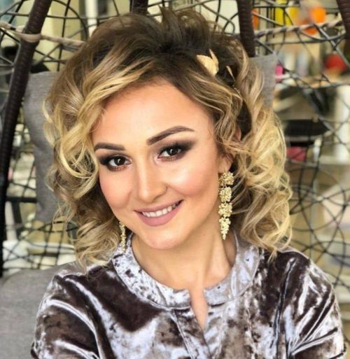 «Минем белән бәйләнмәвегез яхшы» – Ләйлә Галиева суд юлында йөри