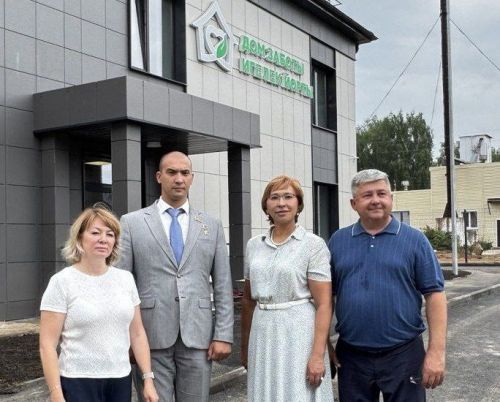 Яшел Үзәнгә эш визиты: министр белән депутат социаль учреждениеләрне тикшерде һәм халык белән аралашты