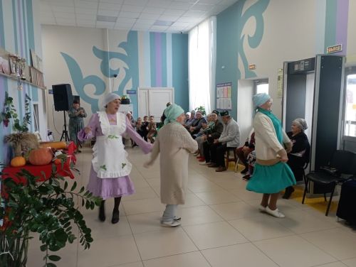 Күгеш авылы мәдәният йортында Өлкәннәр көне уңаеннан зур бәйрәм оештырганнар