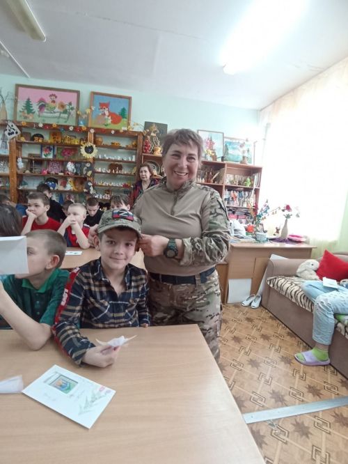 Норлат балалары хәрбиләргә рәхмәт белдерә