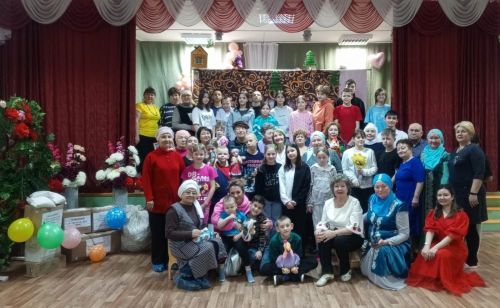 Норлат балалары хәрбиләргә рәхмәт белдерә