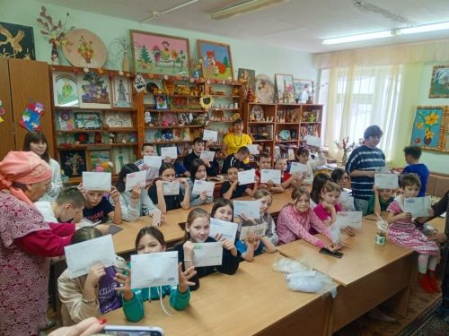 Норлат балалары хәрбиләргә рәхмәт белдерә