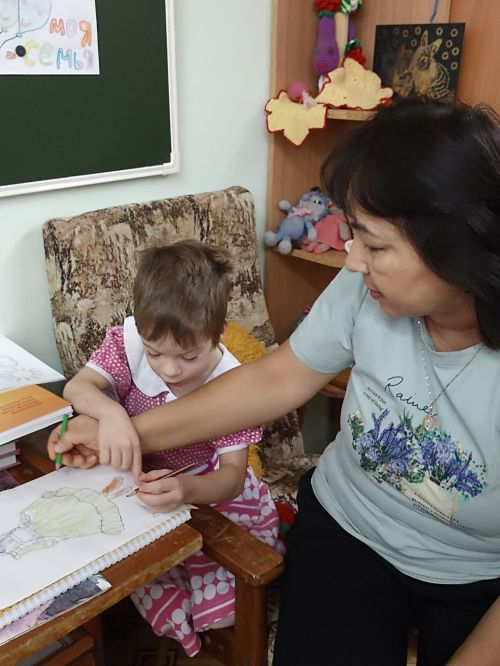 Норлат балалары хәрбиләргә рәхмәт белдерә