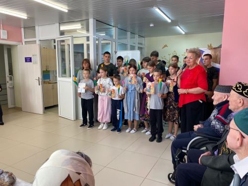 Норлат балалар йортында тәрбияләнүчеләр Кайбыч картлар һәм инвалидлар интернат-йортына традицион визит кылды