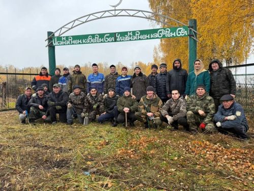 Татар Танае авылындагы зиратта өмә үткәргәннәр