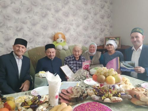 Госман Кәрим улы Сәлахов 90 яшьлеген каршы алды