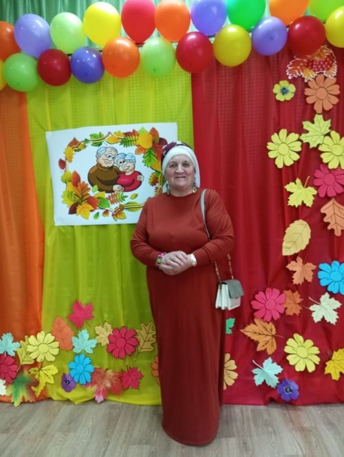 Бишнә мәктәбендә Өлкәннәр көненә багышланган бәйрәм узган