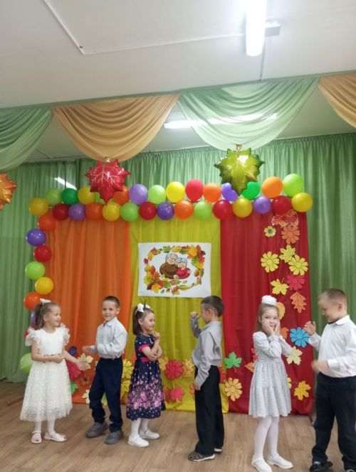 Бишнә мәктәбендә Өлкәннәр көненә багышланган бәйрәм узган