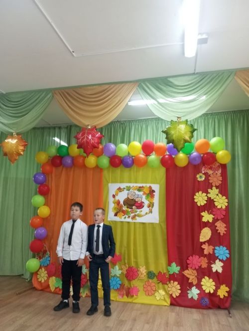 Бишнә мәктәбендә Өлкәннәр көненә багышланган бәйрәм узган