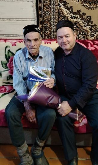 Бәчек авылының хөрмәткә лаеклы кешесе 90 яшьлек юбилеен билгеләп үтә