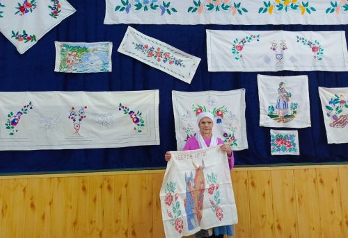 Яшел Үзән районы Олы Яке авылы мәдәният йортында «Халкыбызның күңел бизәкләре» дигән күргәзмә эшли