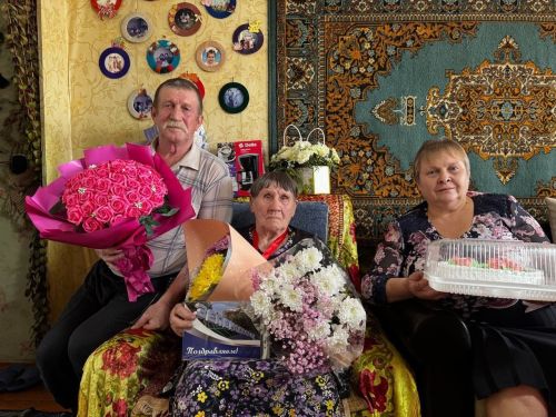 Иске Шырдан авылында хезмәт ветераны Галина Афанасьеваны 90 яшьлек юбилее белән котладылар