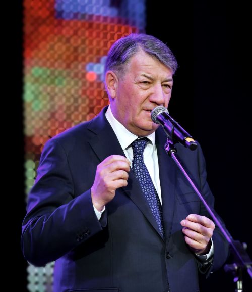 Хатын-кызга елмаю бүләк итү – чын егетләрчә гамәл